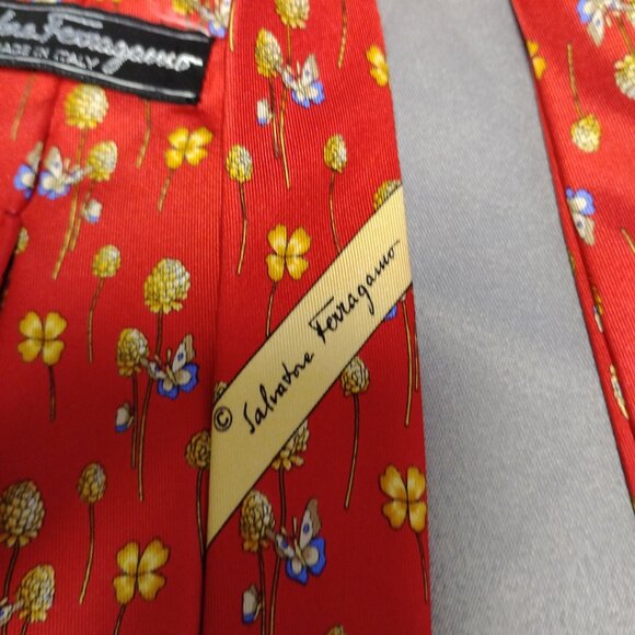 ❤️NWOT SALVATORE FERRAGAMO Red Butterfly Theme Silk Necktie Tie - Picture 6 of 7